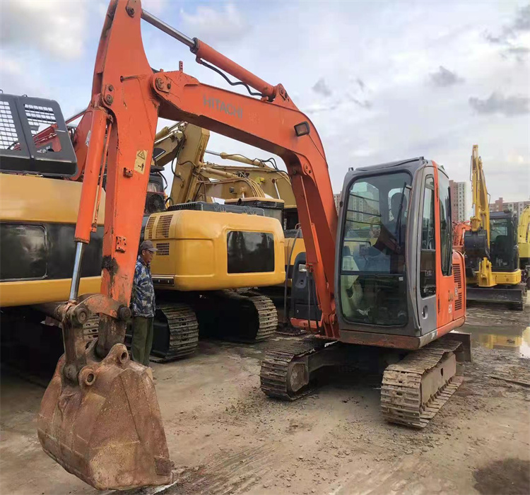 Японский оригинальный мини-экскаватор HITACHI ZX60 6 тонн в хорошем состоянии