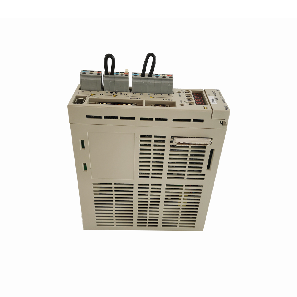 Сервопривод SGD7S--5R5A00A