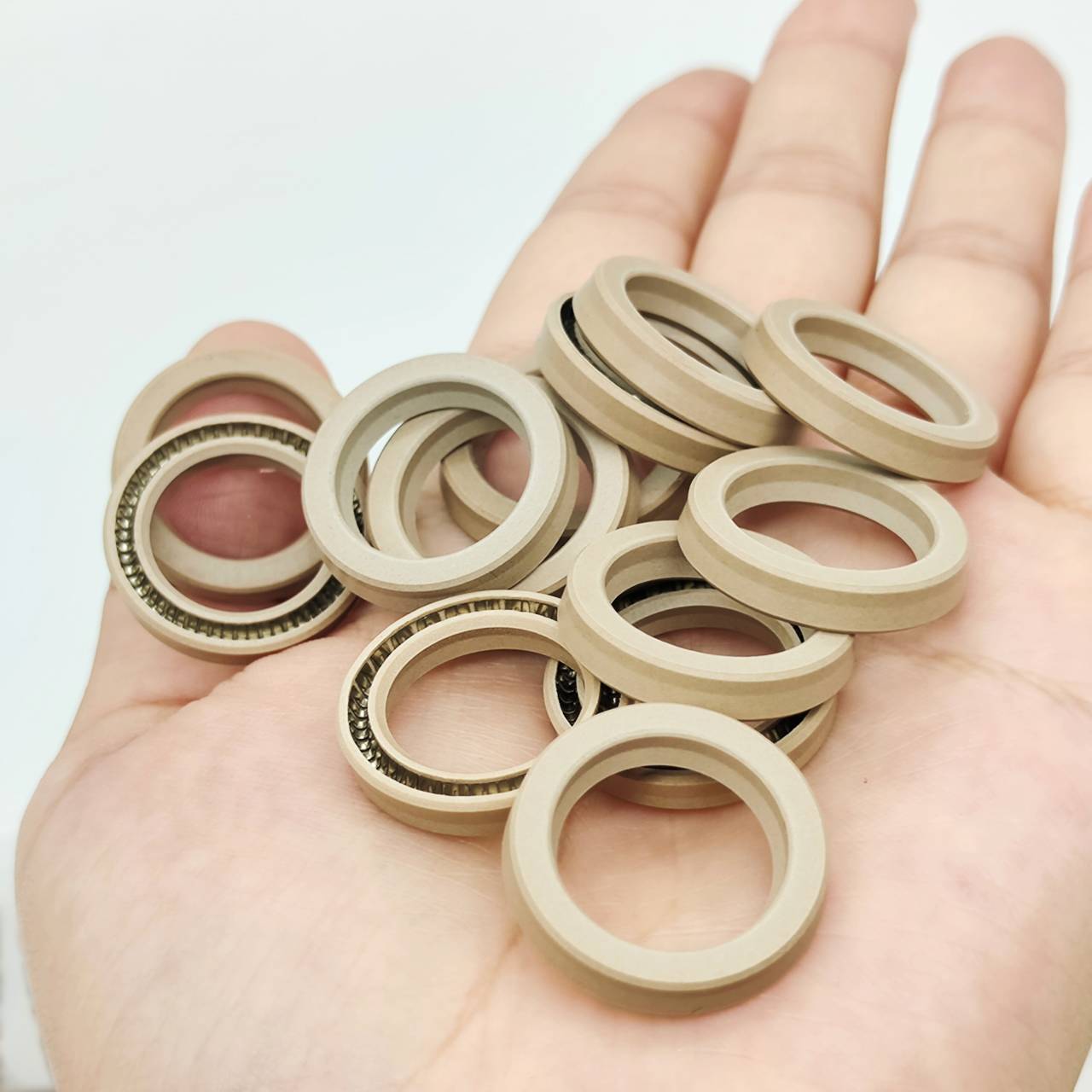 Sealing ring for PTFE framework shaft of filling equipment