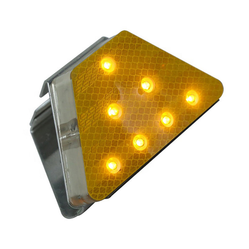 Trapezoid reflective delineator traffic road signs solar warning light