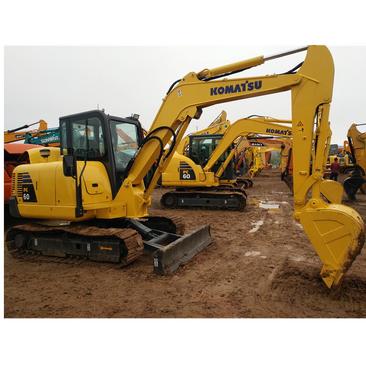 Подержанный экскаватор Komatsu PC56 грузоподъемностью 5 тонн на продажу