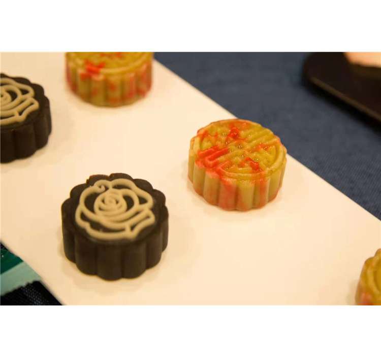 Factory Direct Supply Hong Kong-style Moon Cake Mid-autumn Liuxin Moon Cake Custard Hardcover