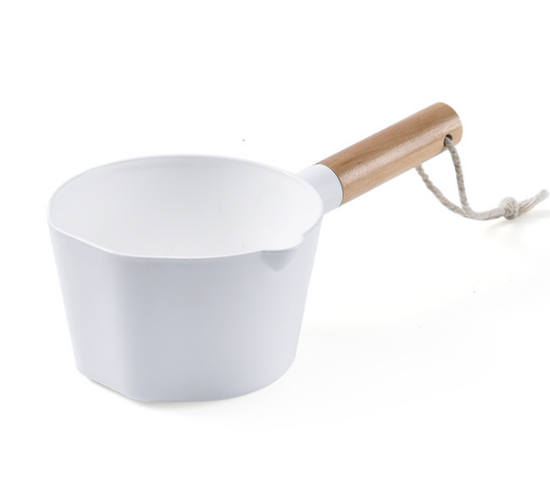 High quality Water Spoon with Wooden Handle Bathroom White Scoop Plastic Water Dipper Scoop