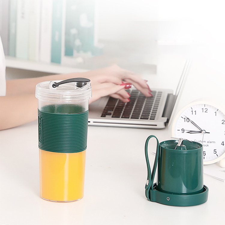 Portable Juicer Cup With Tow Lid