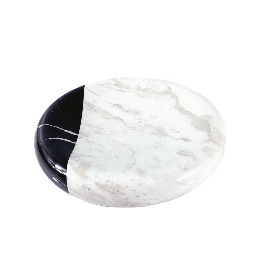 Modern model room hotel soft outfit decorations black and white stitching marble coffee table round tray decoration