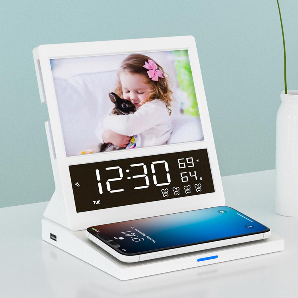 New Product Wholesale Digital Alarm Clock 6 in 1 or 4 in 1 or 3 in 1 Fast qi Wireless Chargers Phone Charger 15W Lamp Station