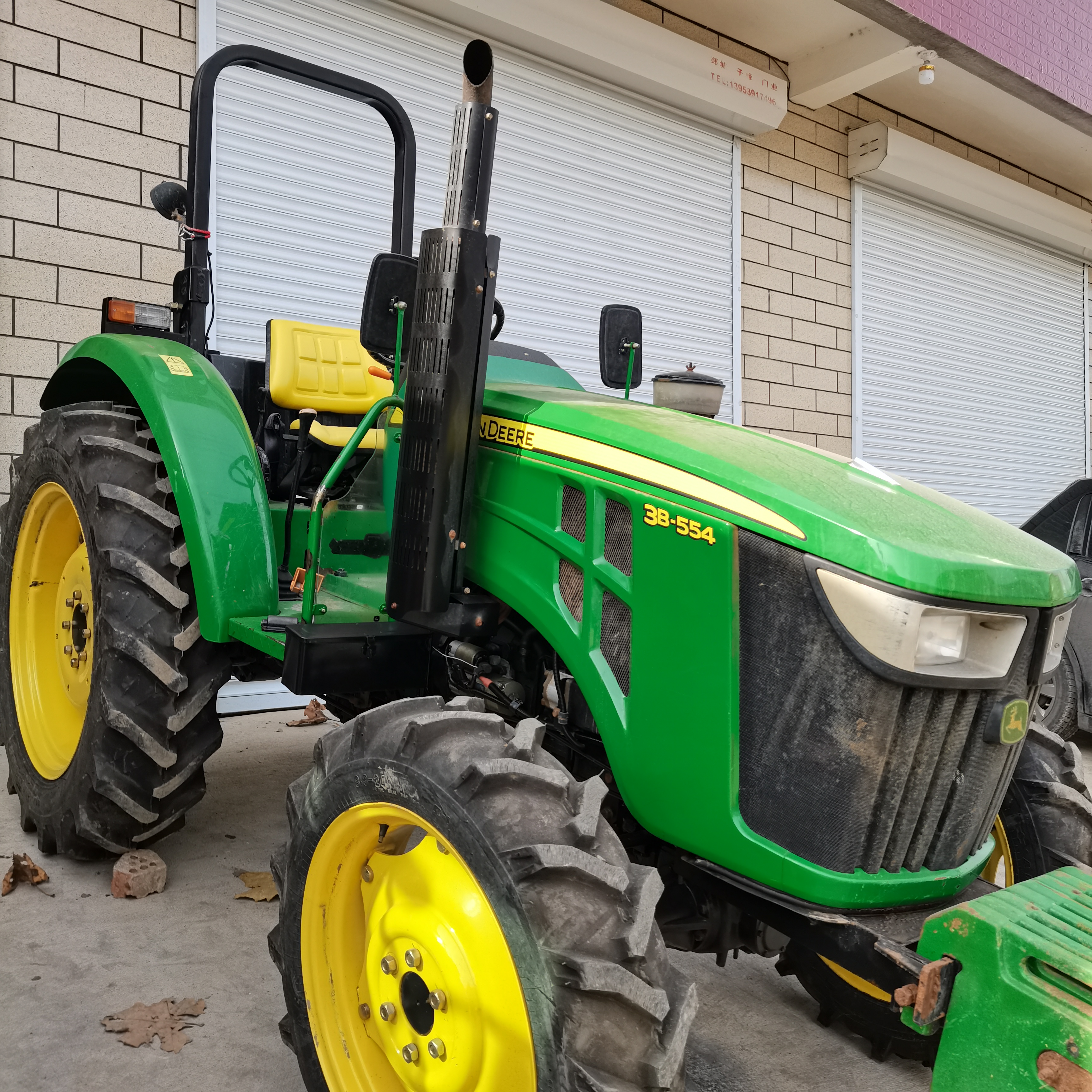 John Deere б/у 904 90hp 4wd с салонным трактором в хорошем состоянии