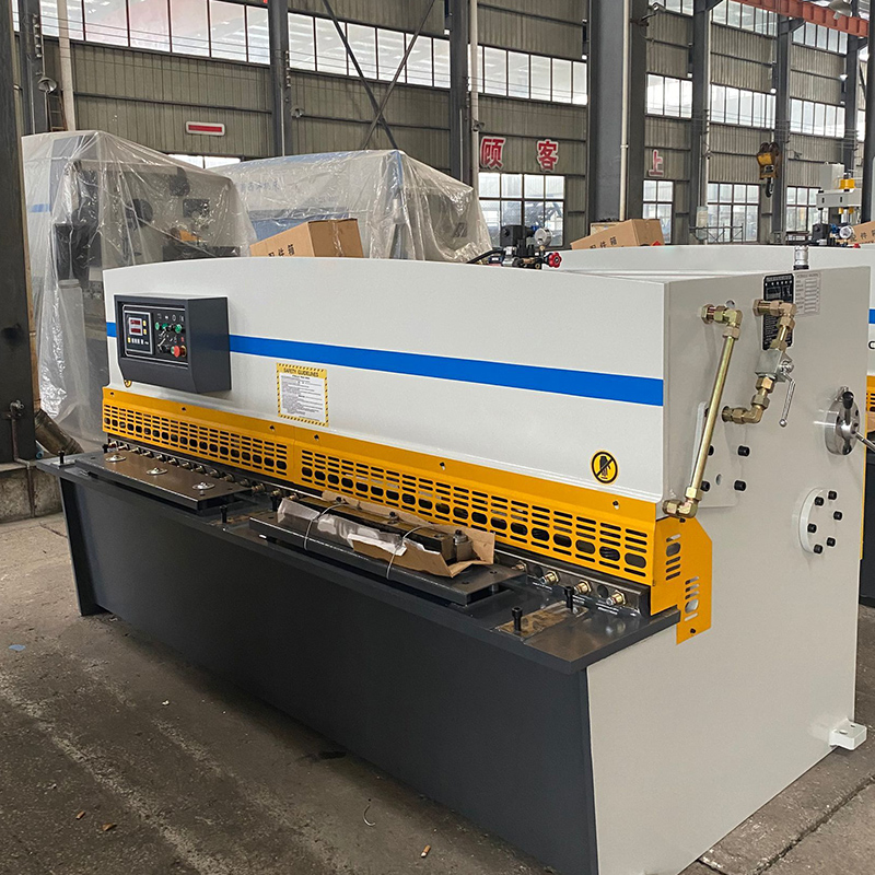 QC11K-16*3200 Sheet Metal Guillotine Cutter 16mm Hydraulic Shear / Metal Plate Cutting Machine 3 Meters Long
