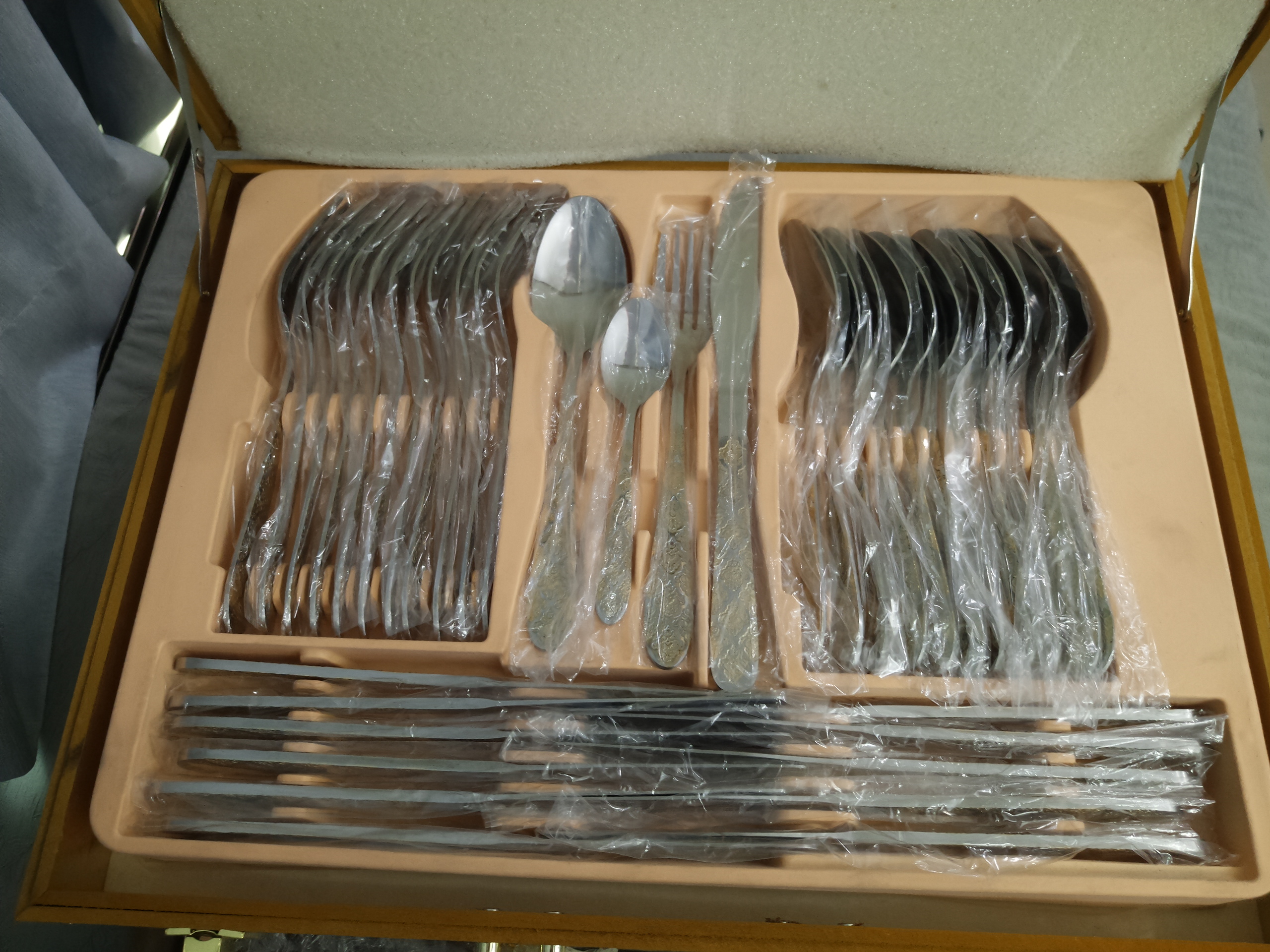 Amazon Custom Logo 72 Pieces Set with Wooden Box For Gift Wedding Stainless Steel Silverware Flatware