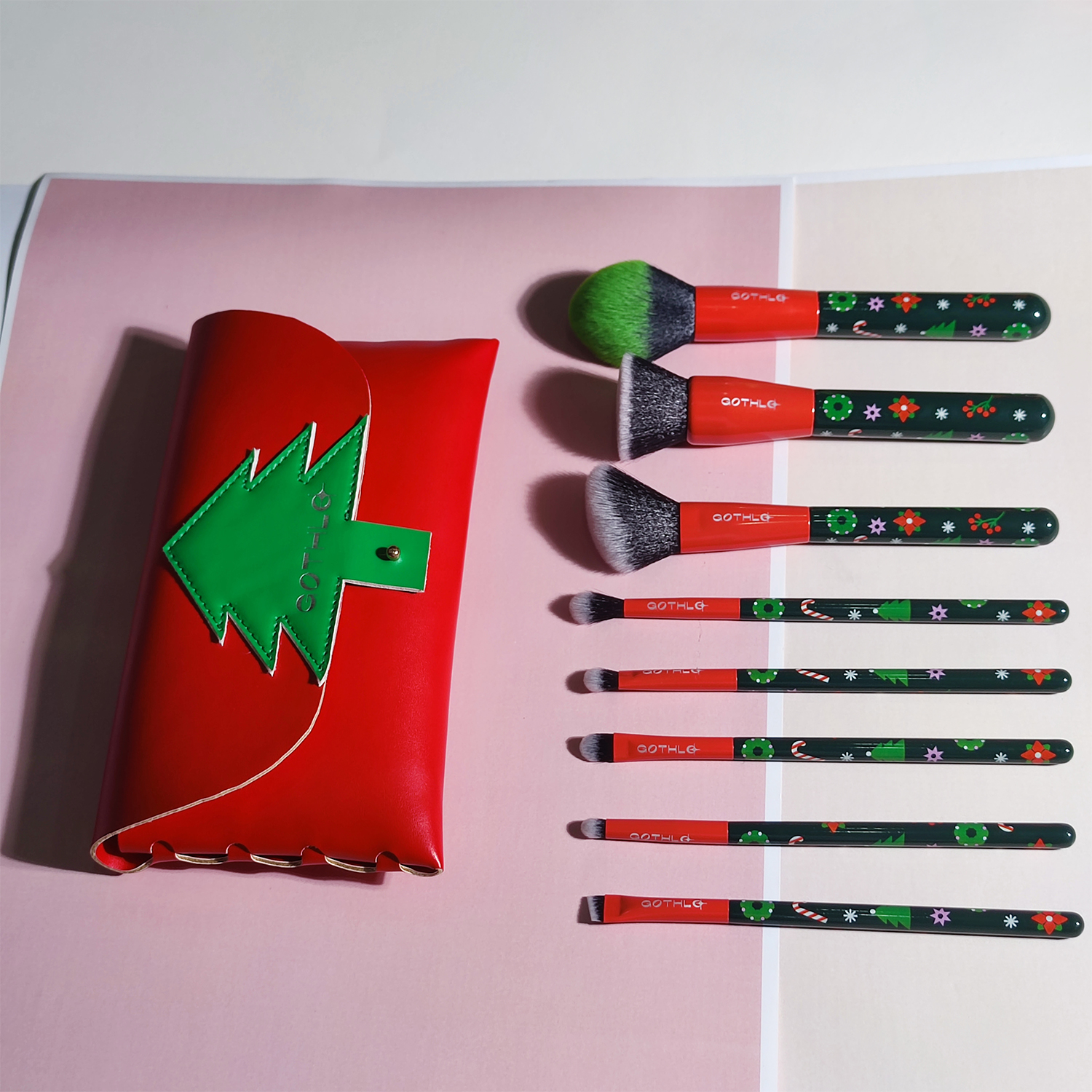 Gracedo makeup Brush Set Professional 8pcs Red And Green Christmas Sparkle Brushes Christmas Tree makeup Brushes