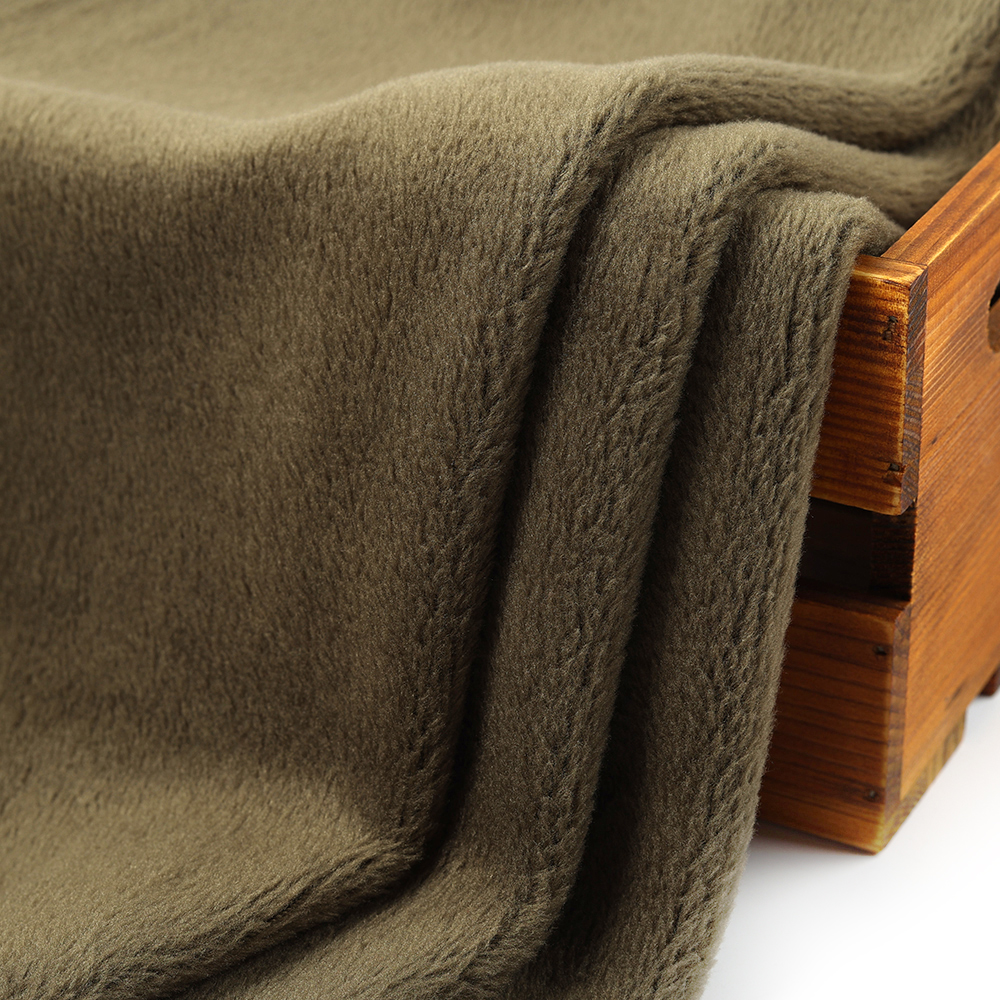Knitting Factory Wholesale Custom Polyester Fleece Fabric Single Side Brushed Plush Apparel Fabric for Blanket Winter Jackets