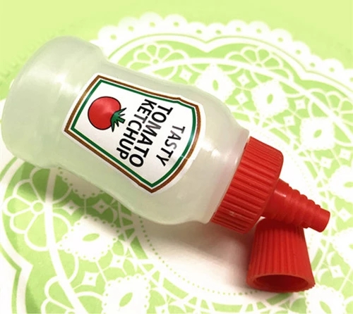 2pcs/set 25ML Mini Tomato Ketchup Bottle Portable Small Sauce Container Salad Dressing Container Pantry Containers for Bento Box