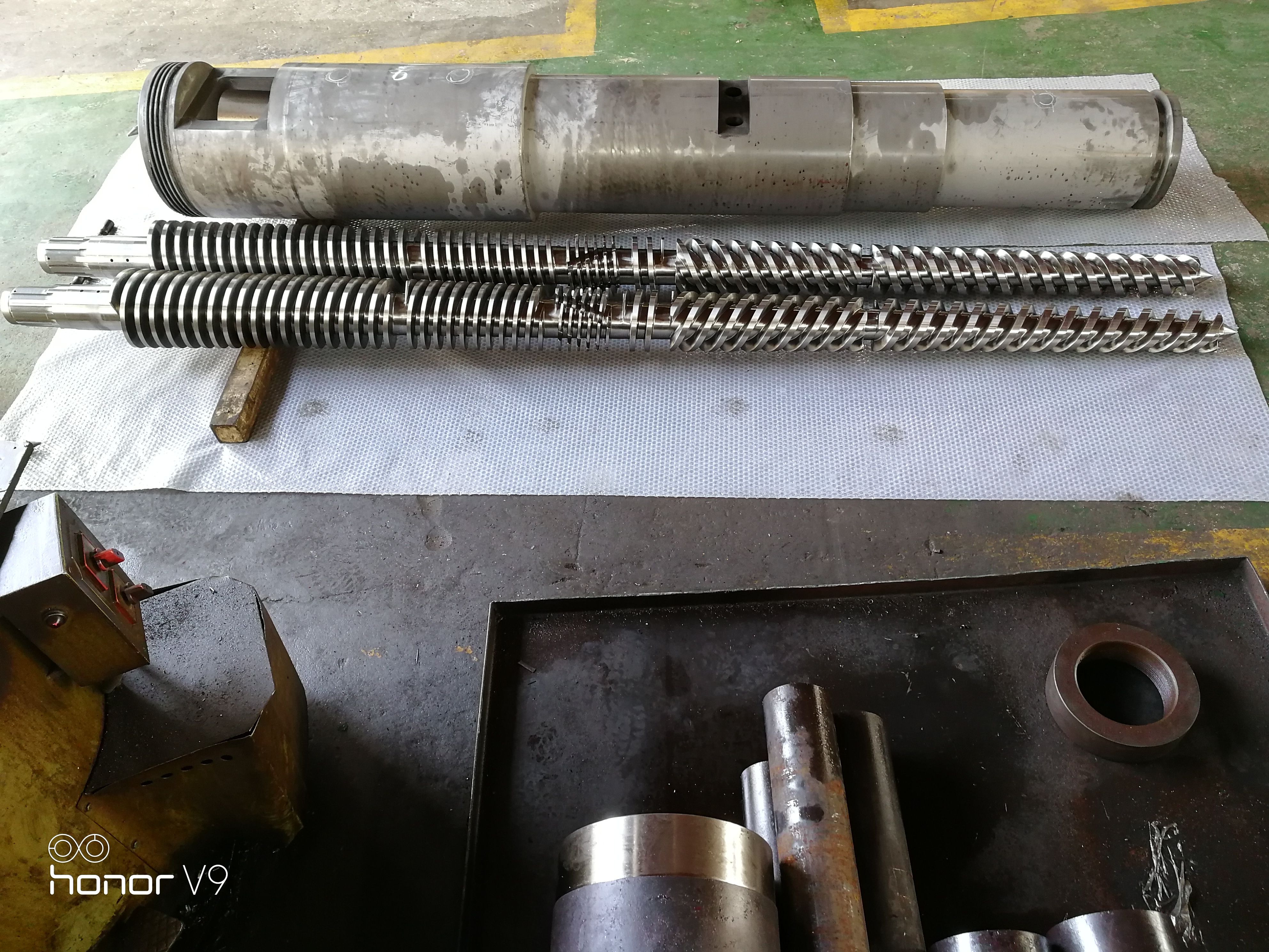 conical twin screw barrel for PVC pipes sheet profile extrusion extruder screw manufacturer in china