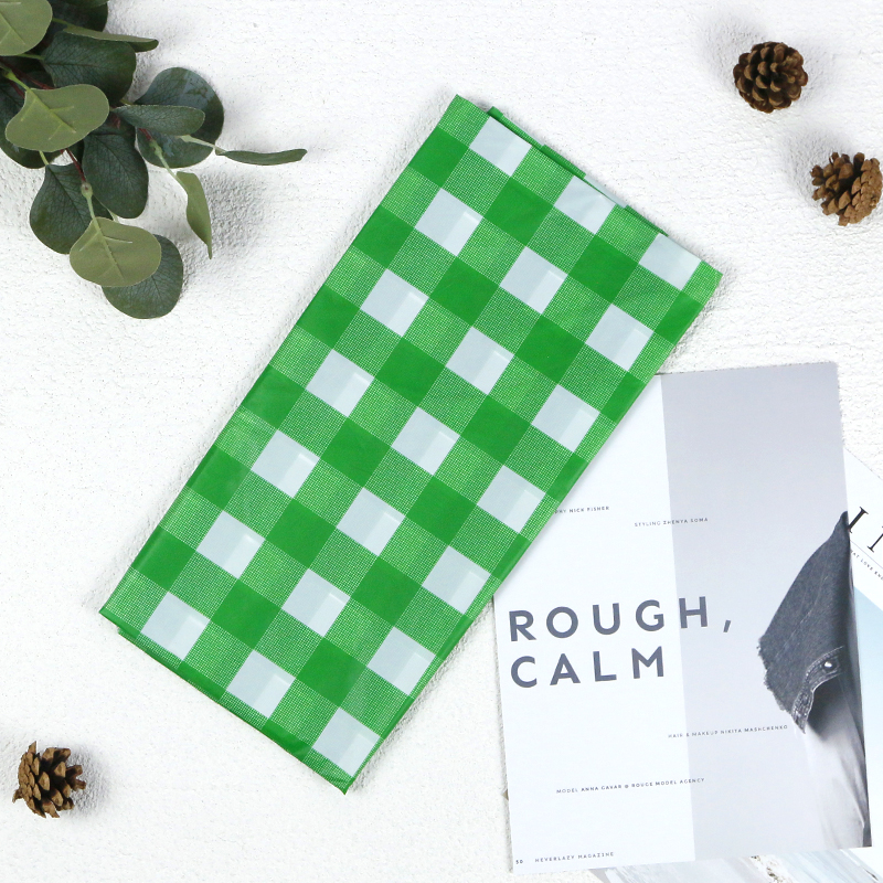 Manufacture Hot Sale Customized Disposable Waterproof Oilproof Plastic Table Cloths For Weddings Party Household