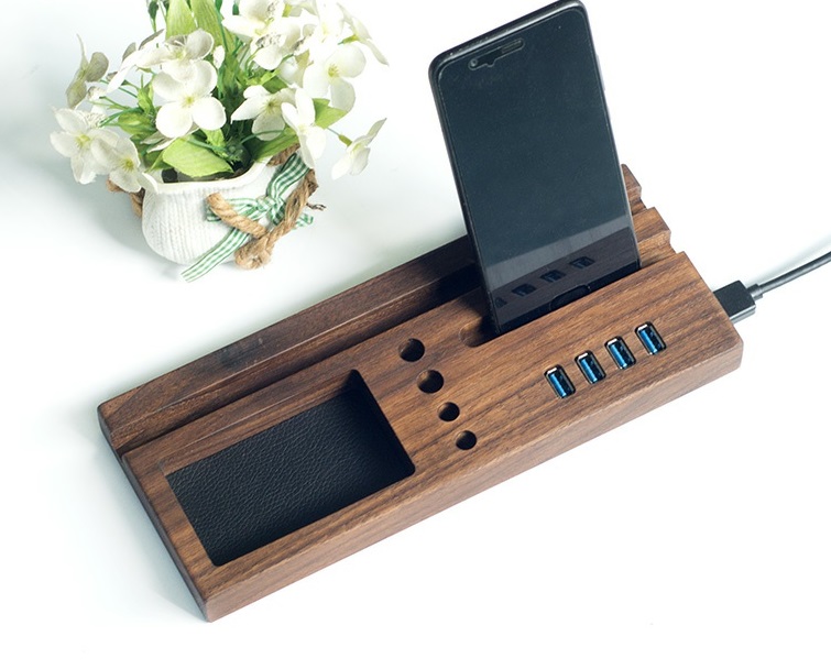 Настольный органайзер из массива дерева нового дизайна с USB3.0