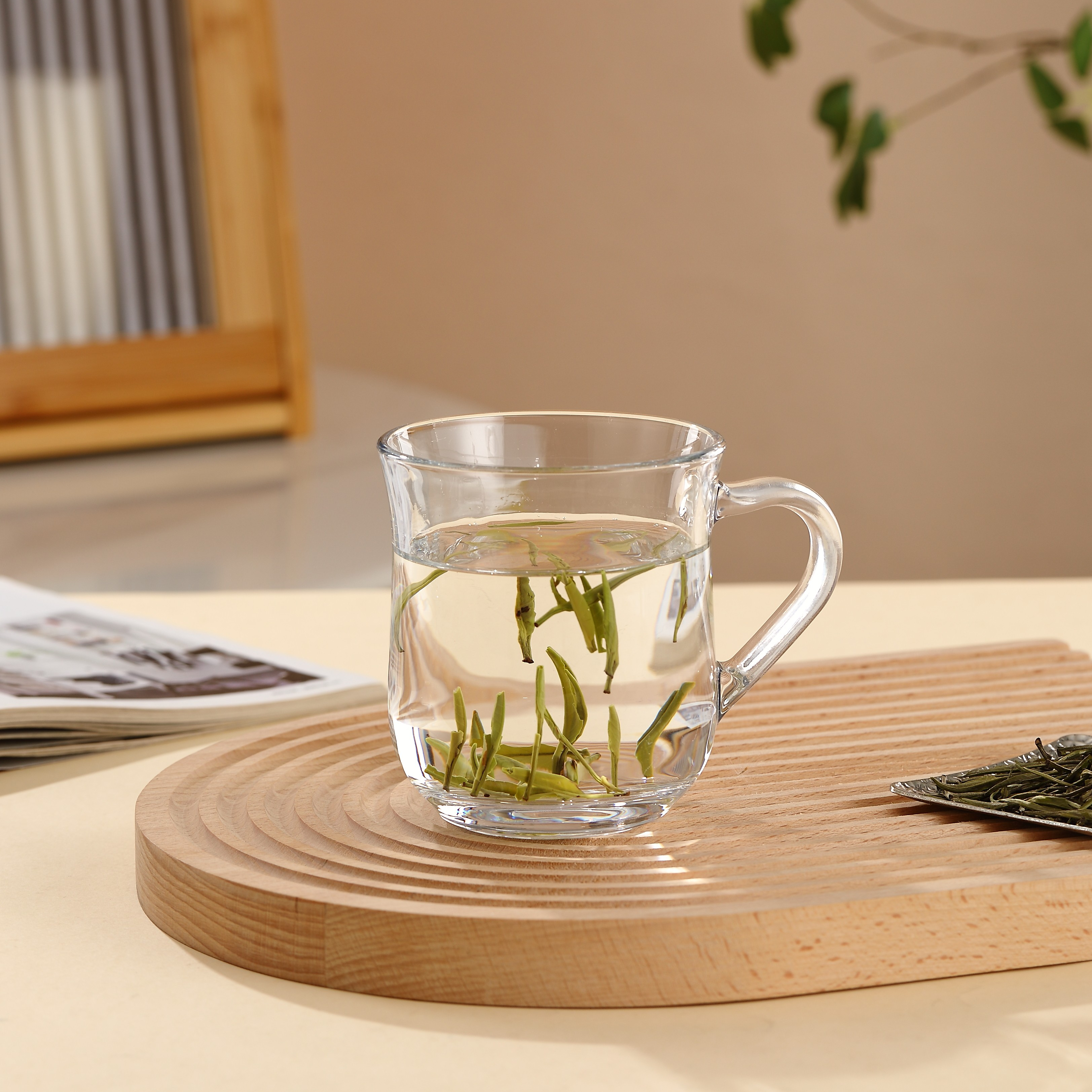Transparent 380ml round Glass Beverage Cup Classic Design Tea Cup without Lid for Party Occasions