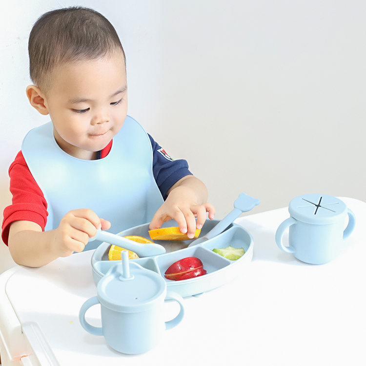 Wholesale Baby Feeding Spoon Set Toddler Flexible Silicone Divided Feeding Plates Silicone Baby Plate Glass Silicone Feeding Set