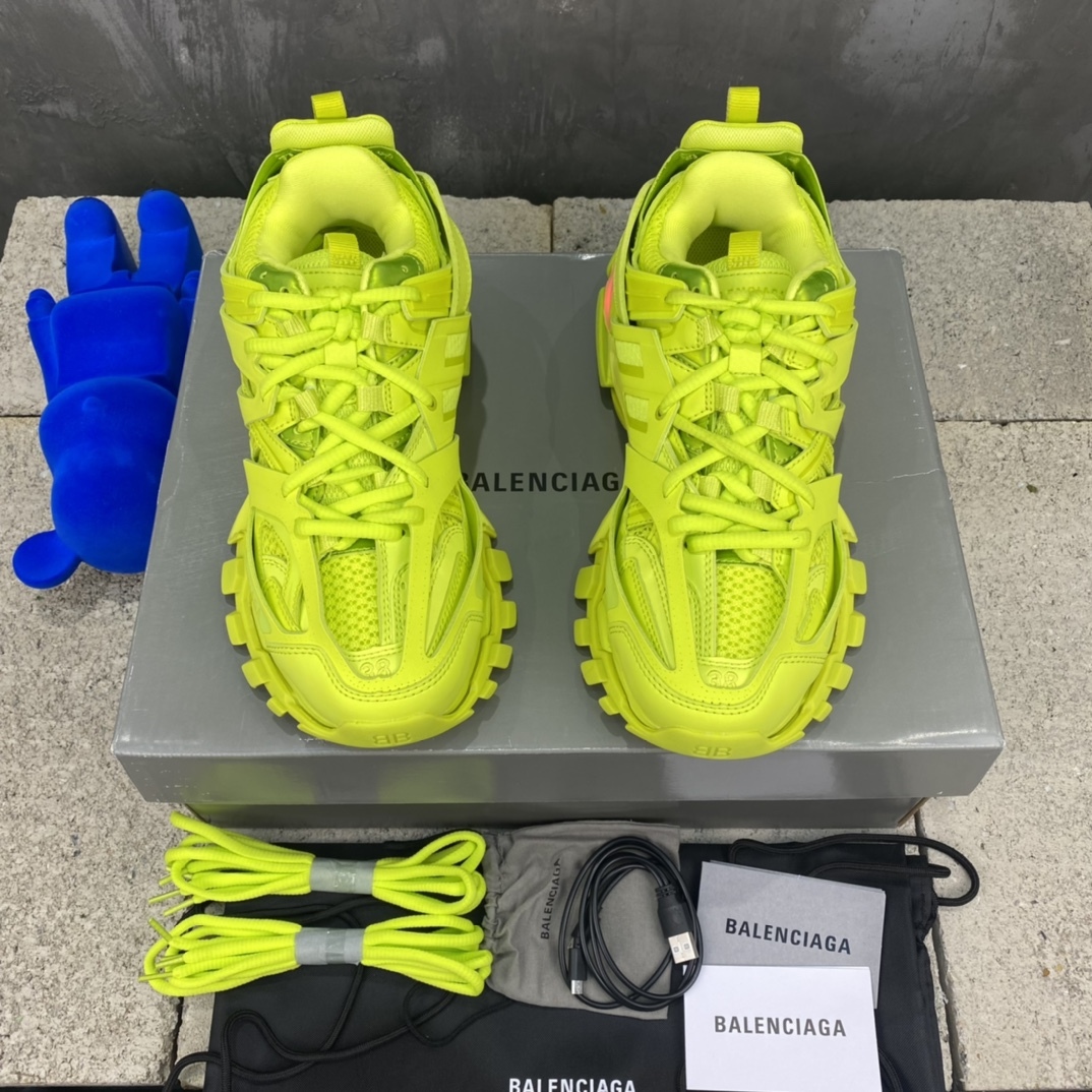 High Quality BB Track 3.0 LED Light Sneakers for Men and Women Designer Running Sport Shoes for Runners