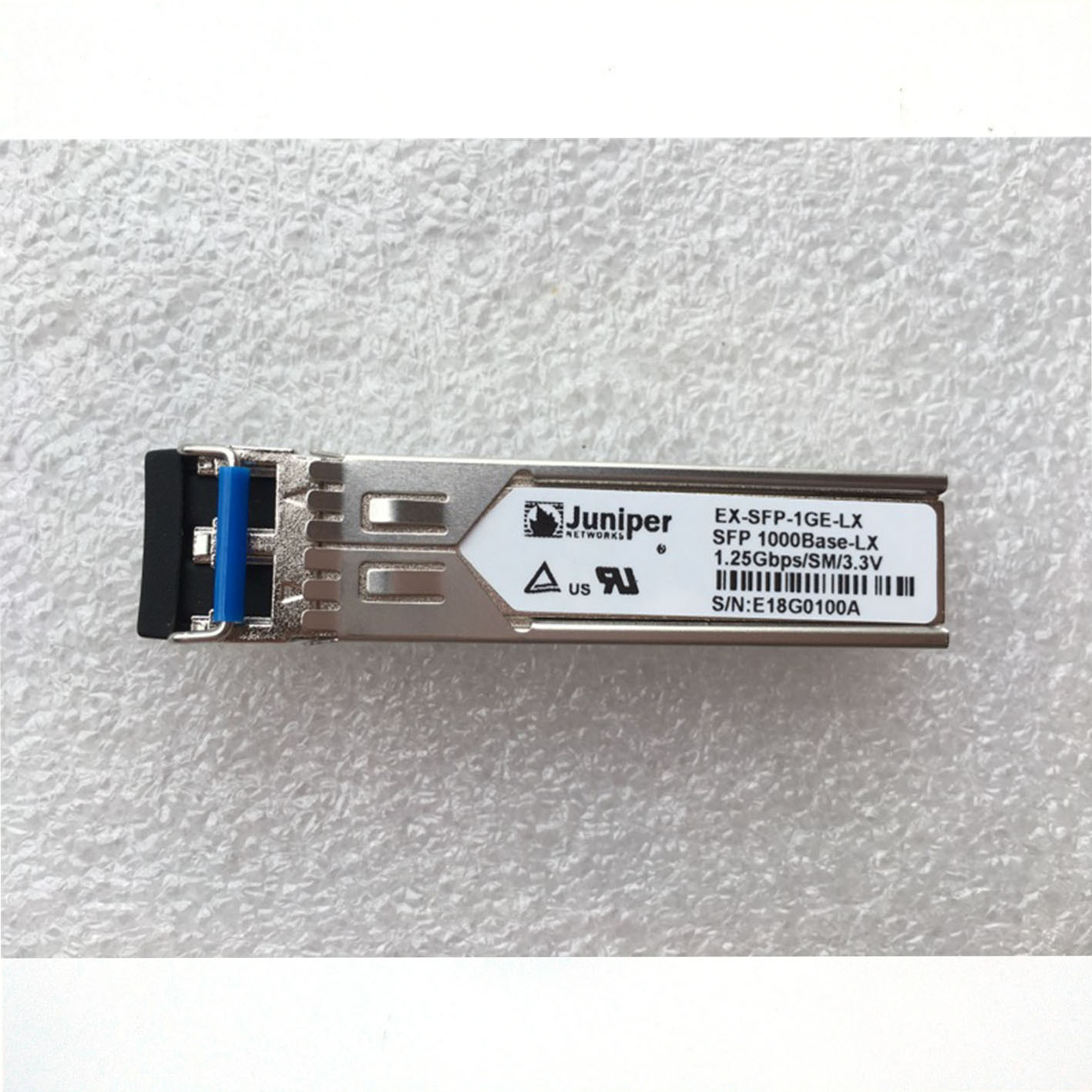 В наличии оригинал новый можжевельника SRX-SFP-1GE-LX модуль приемопередатчика EX-SFP-1GE-SX готово к отправке