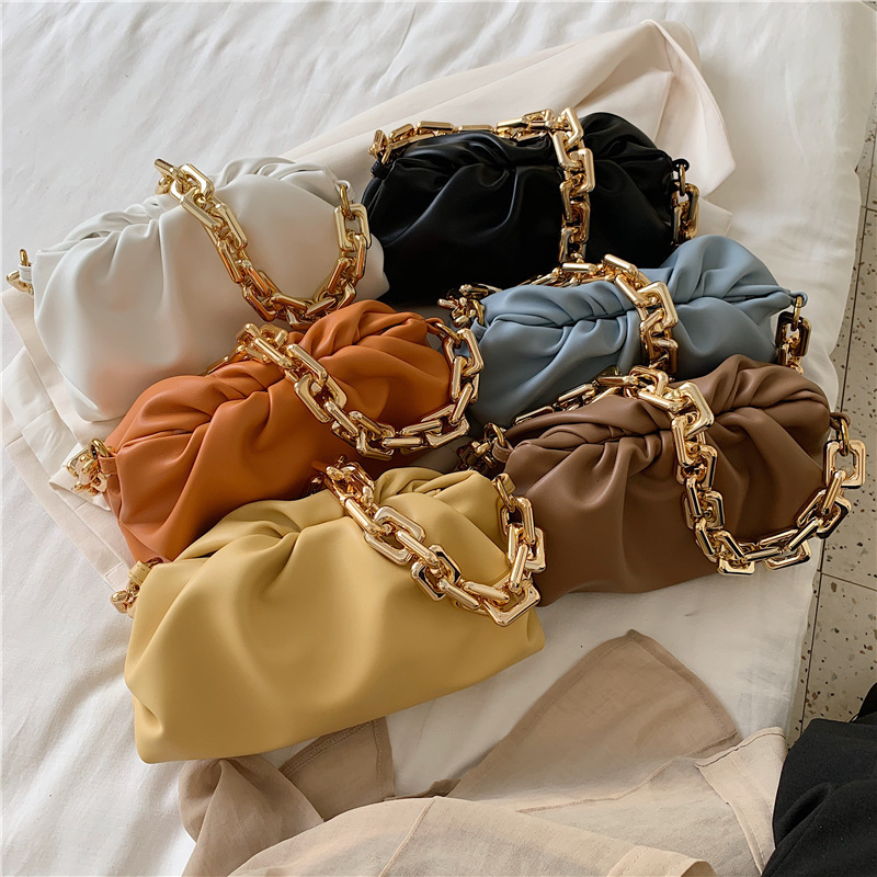 2021 Clutch Pleated Women Fashion Handbags Shoulder Cloud Bag with Gold Chain