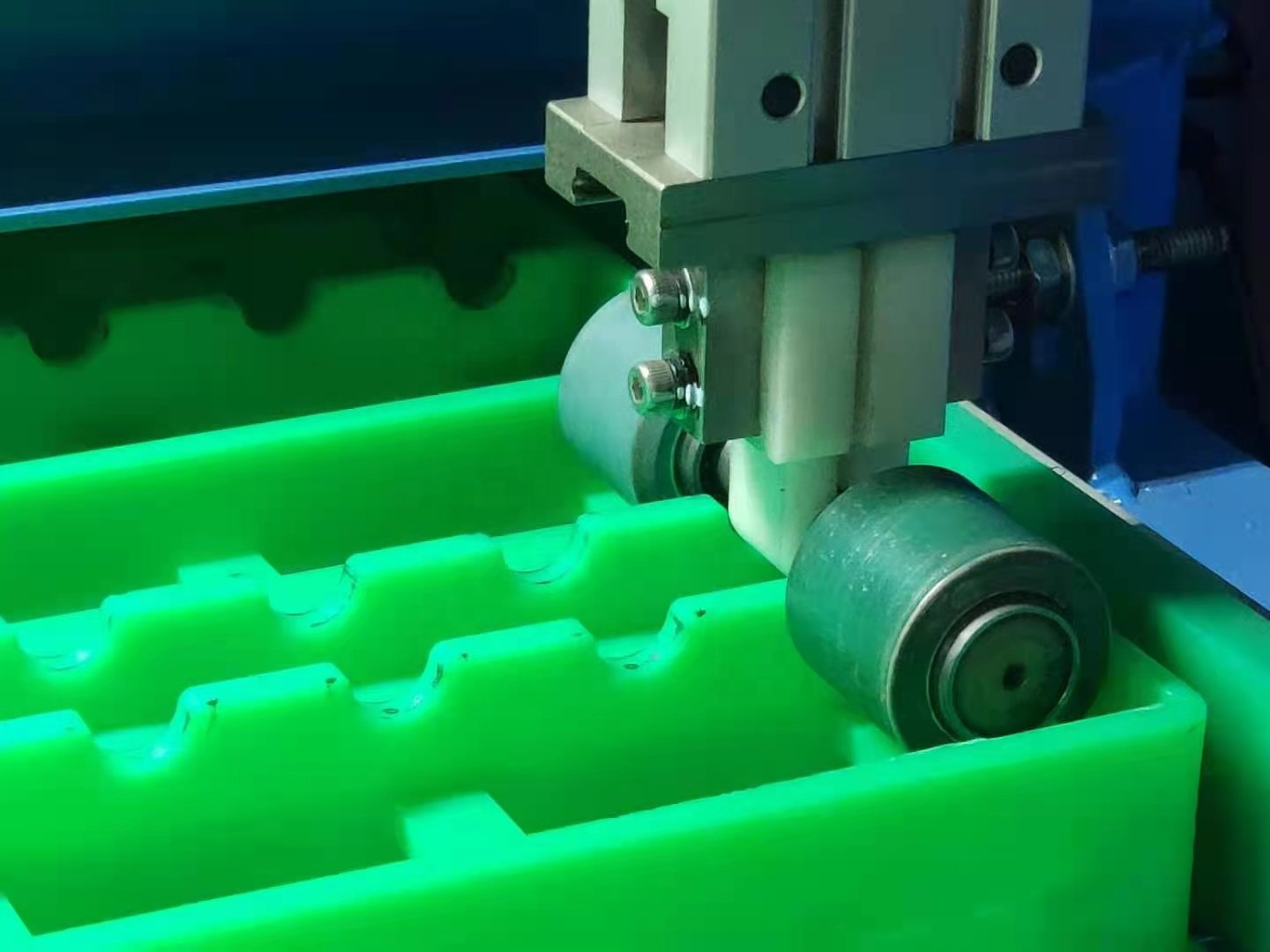 Rubber roller automatic gluing machine for Spinner Wheel Re-rubberizing