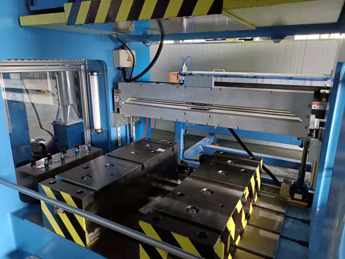 Cheap price aluminum foil machine CNC automatic aluminum foil container machine