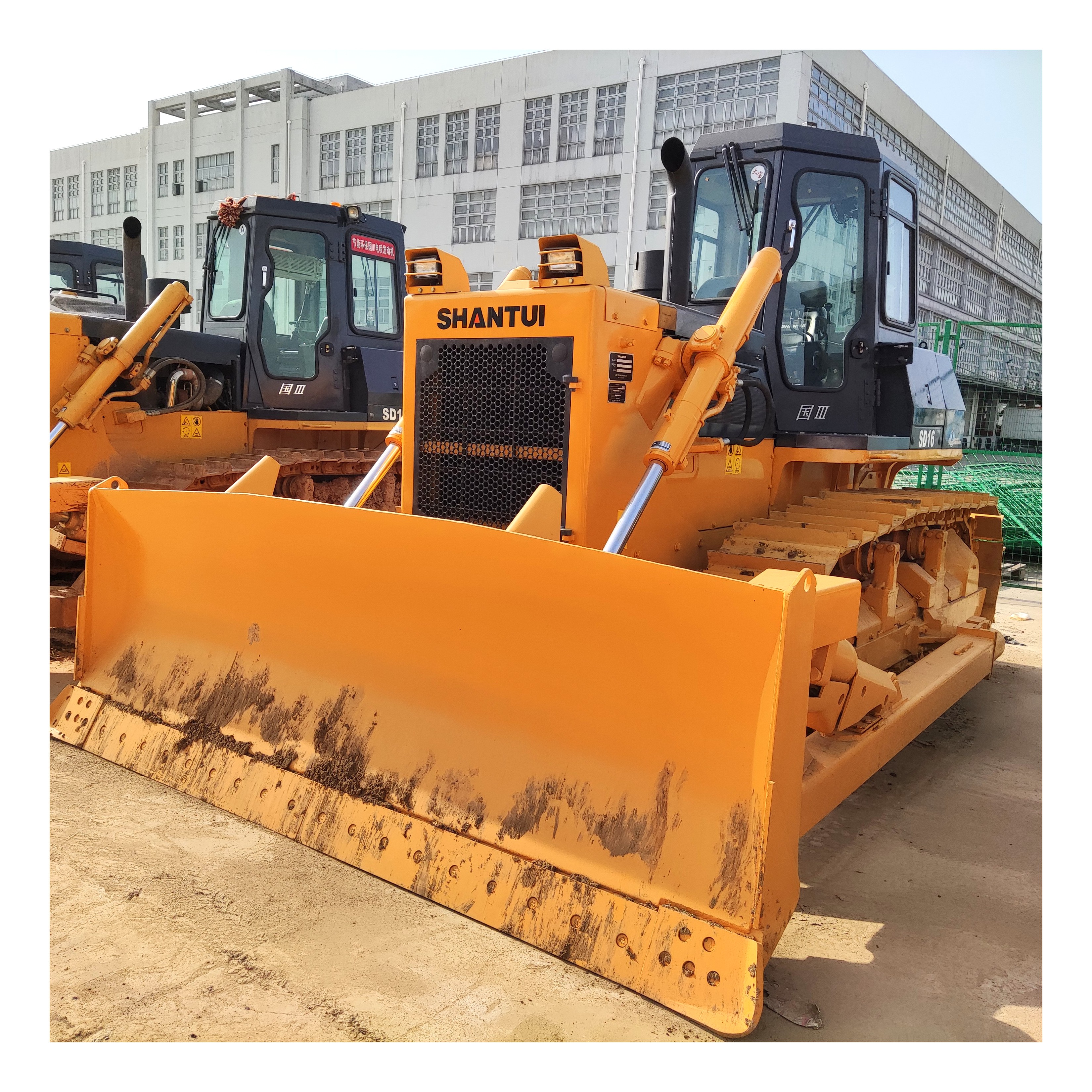 Бульдозеры ГУСЕНИЧНЫЕ, Известный китайский бренд Shantui SD16 SD16 SD22 SD32