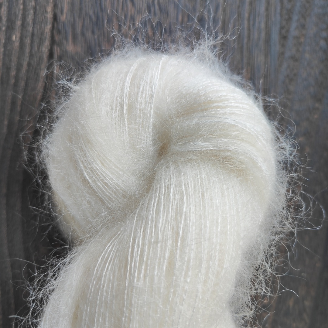 Lotus Yarn High Quality Silk Kid mohair 500m/50g Natural Fiber Handknitting Yarn For Hand dye