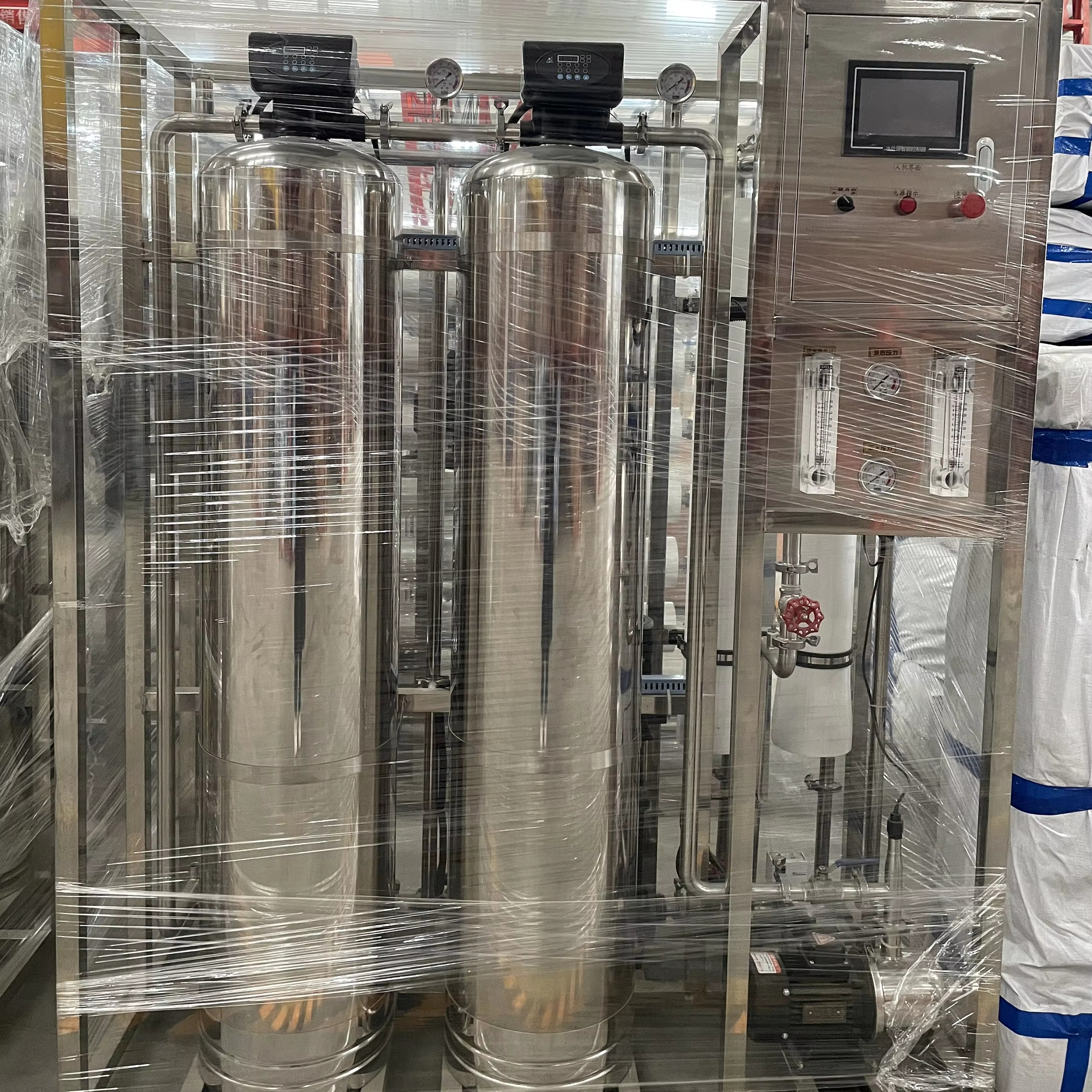 Membrane Water Treatment Machinery FRP Filter Water Processing Machinery with Pump PLC 220V Pressure Vessel Farm Water Treatment