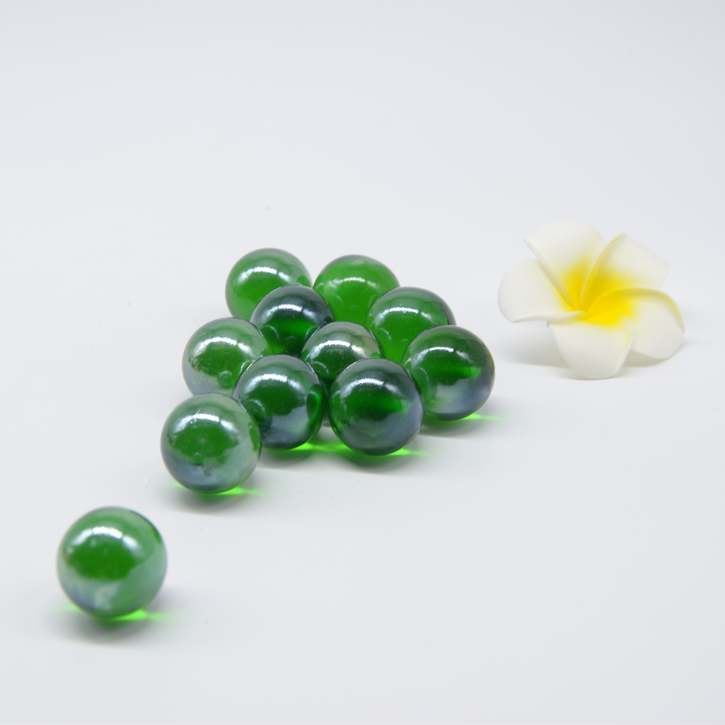 hot sale green glass ball for children play