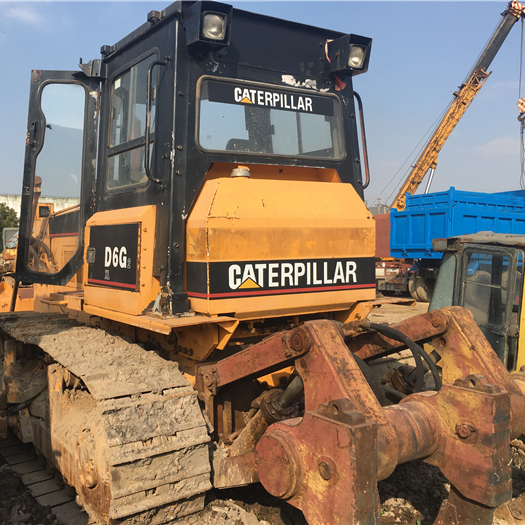 Продается б/у небольшой гусеничный бульдозер Cat D6GD5M/D5C/D6M по договорной цене.