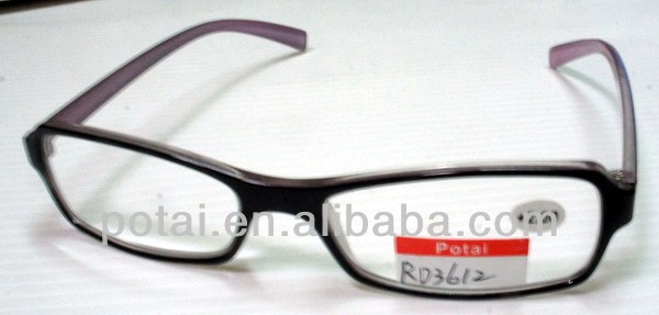 Reading Glasses with Progressive Lens for Gradual Vision Correction