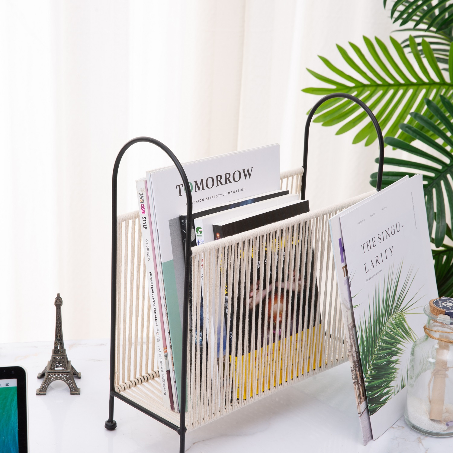 Portable Home Goods Decorative Modern Stylish Livingroom Horizontal Magazine Metal Display Rack Free Standing