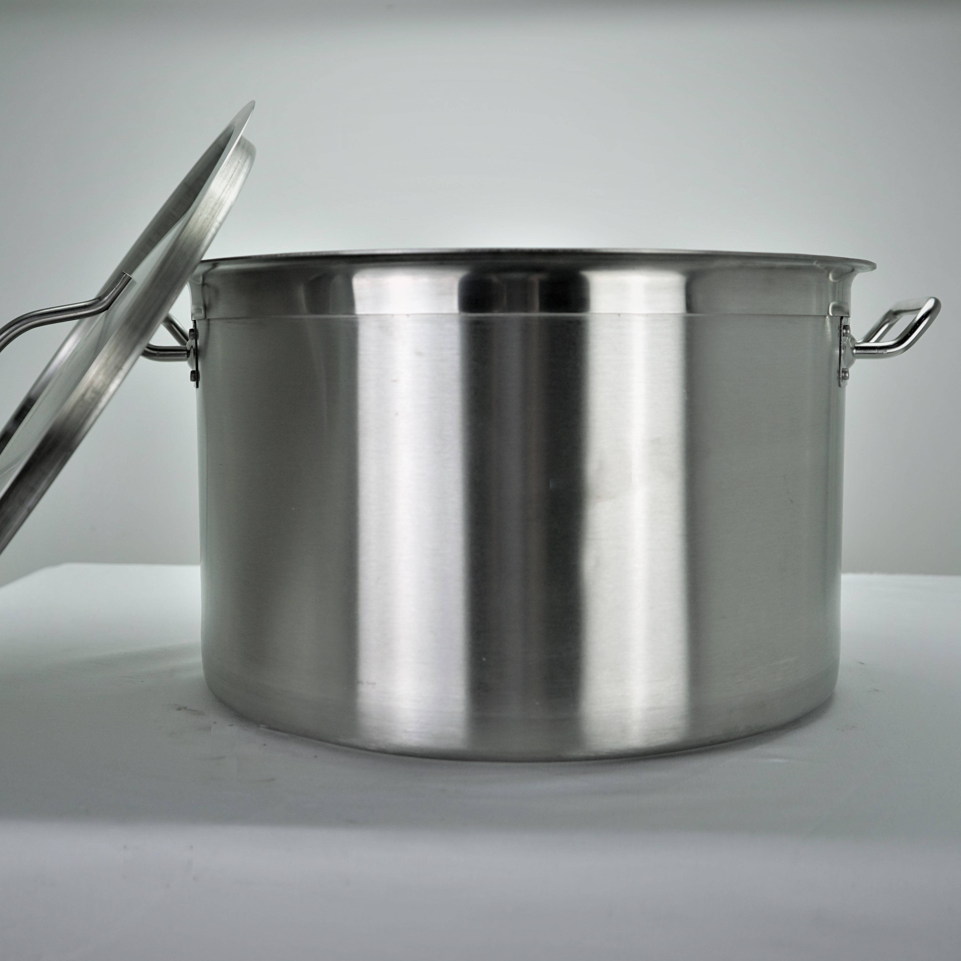 Stainless steel bucket soup bucket commercial thickened with cover induction cooker halogen pot soup household round bucket rice