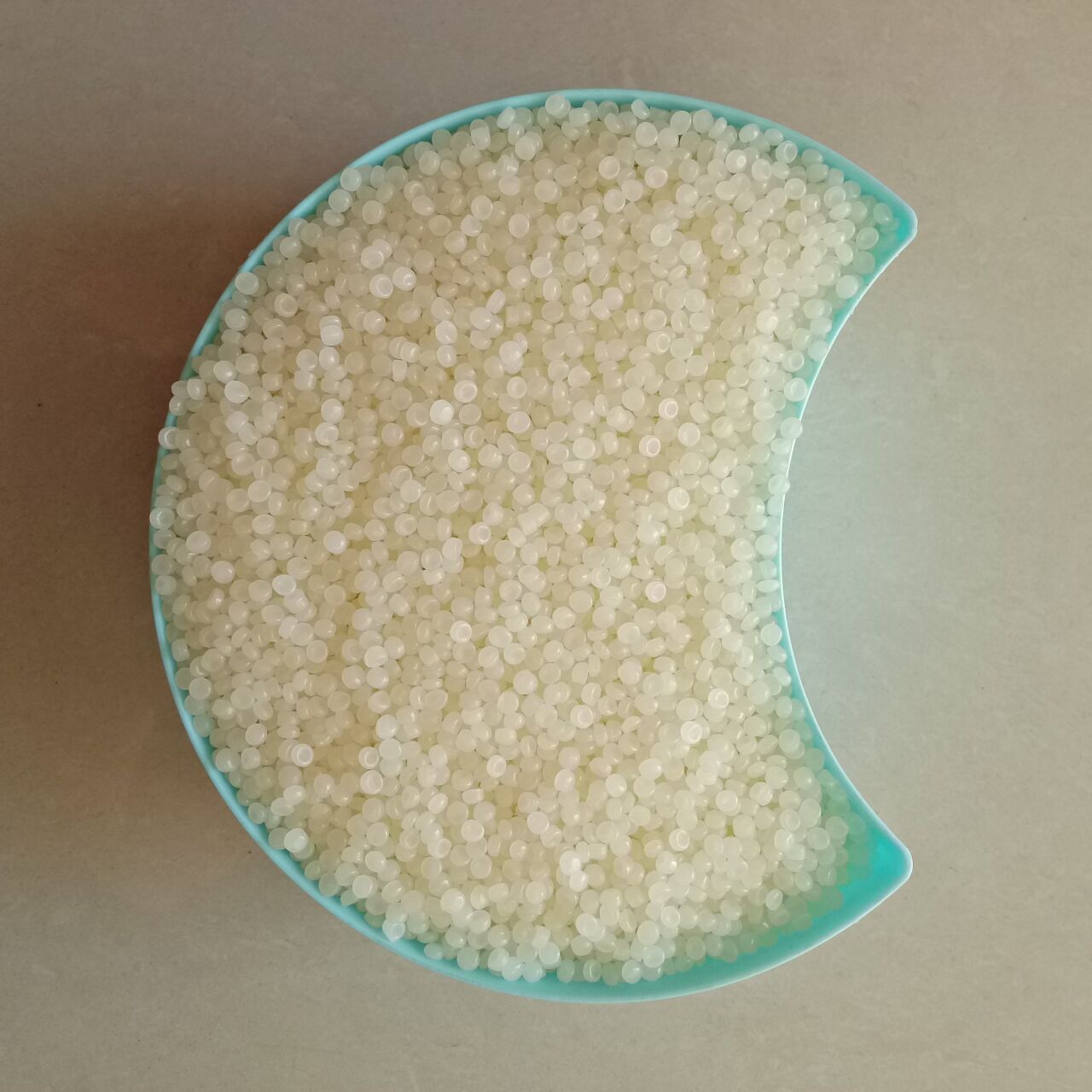 Сырье HDPE гранулы virgin/полиэтилен высокой плотности, HDPE полимерная пленка класса, выдувное формование класса цена за тонну