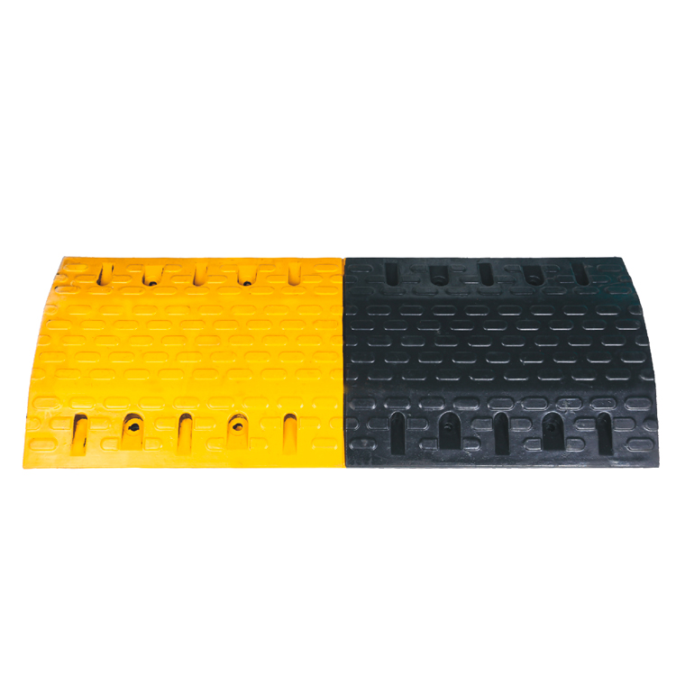Movable Lane Traffic Yellow And Black Heavy-Duty Rubber Bump Speed Bumps For Cars