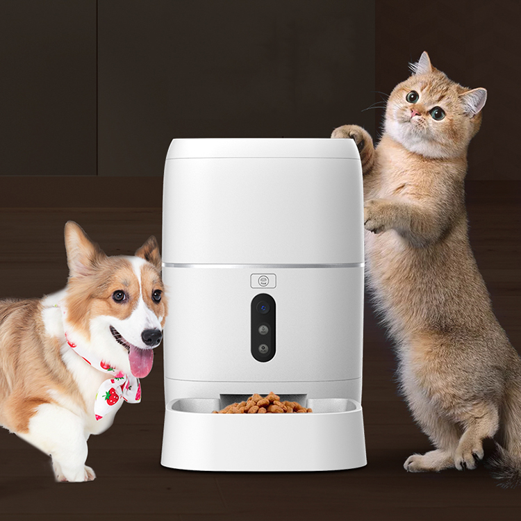 New design Wifi Remote Control Auto Smart Pet Hard Plastic Dog Cat Feeder with low price