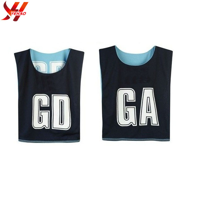 Разноцветные нагрудники netball с вышивкой