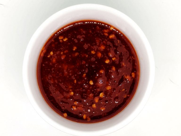 The factory wholesale Red oil chilli seasoning Used in salads