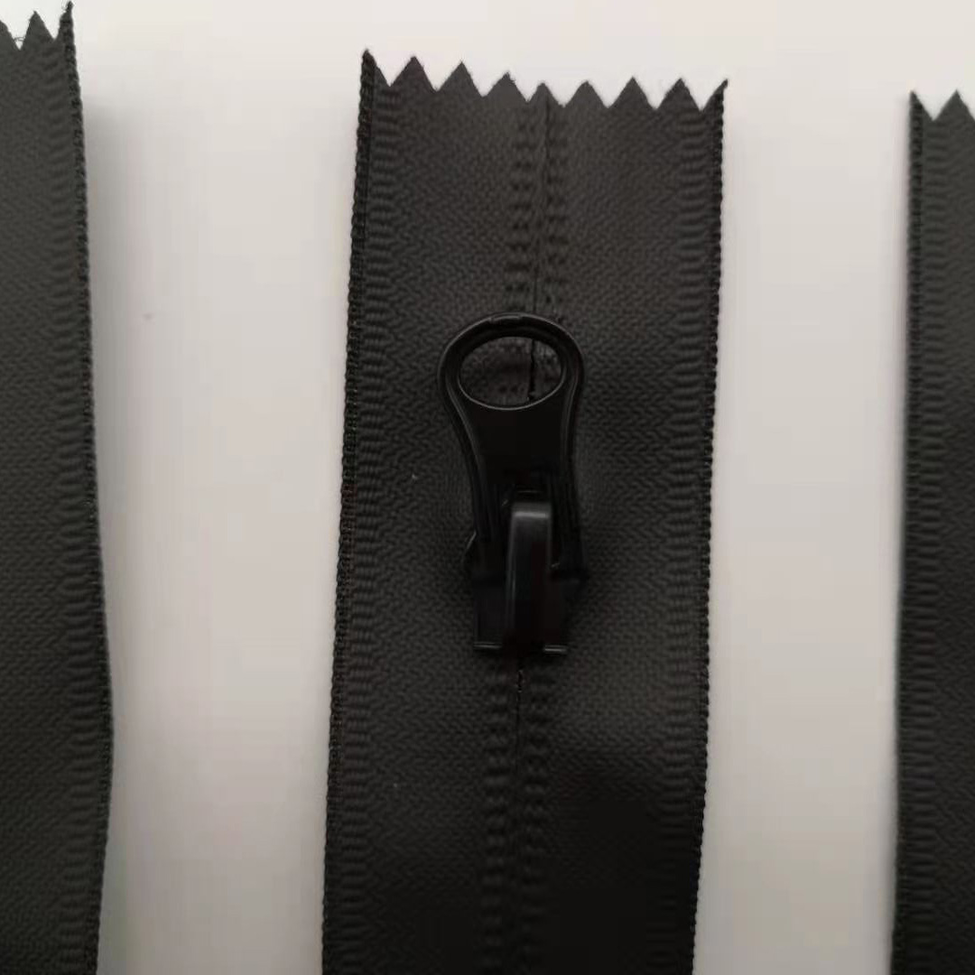 7 # Nylon Waterproof Closed Zipper