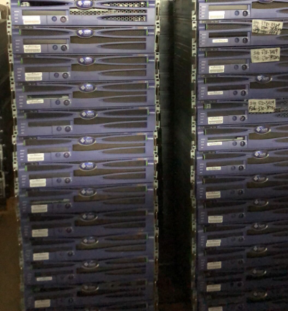 Используется Netra 240 сервер с одним ЦП, 512 Мб памяти, 73 Гб HDD, двойной PSU