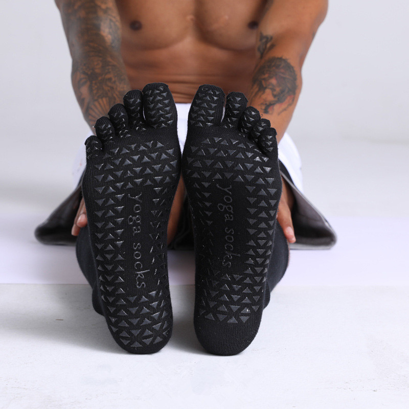 Wholesale non slip 100% cotton football compression yoga socks Men's mid-tube running five-finger sports socks one size