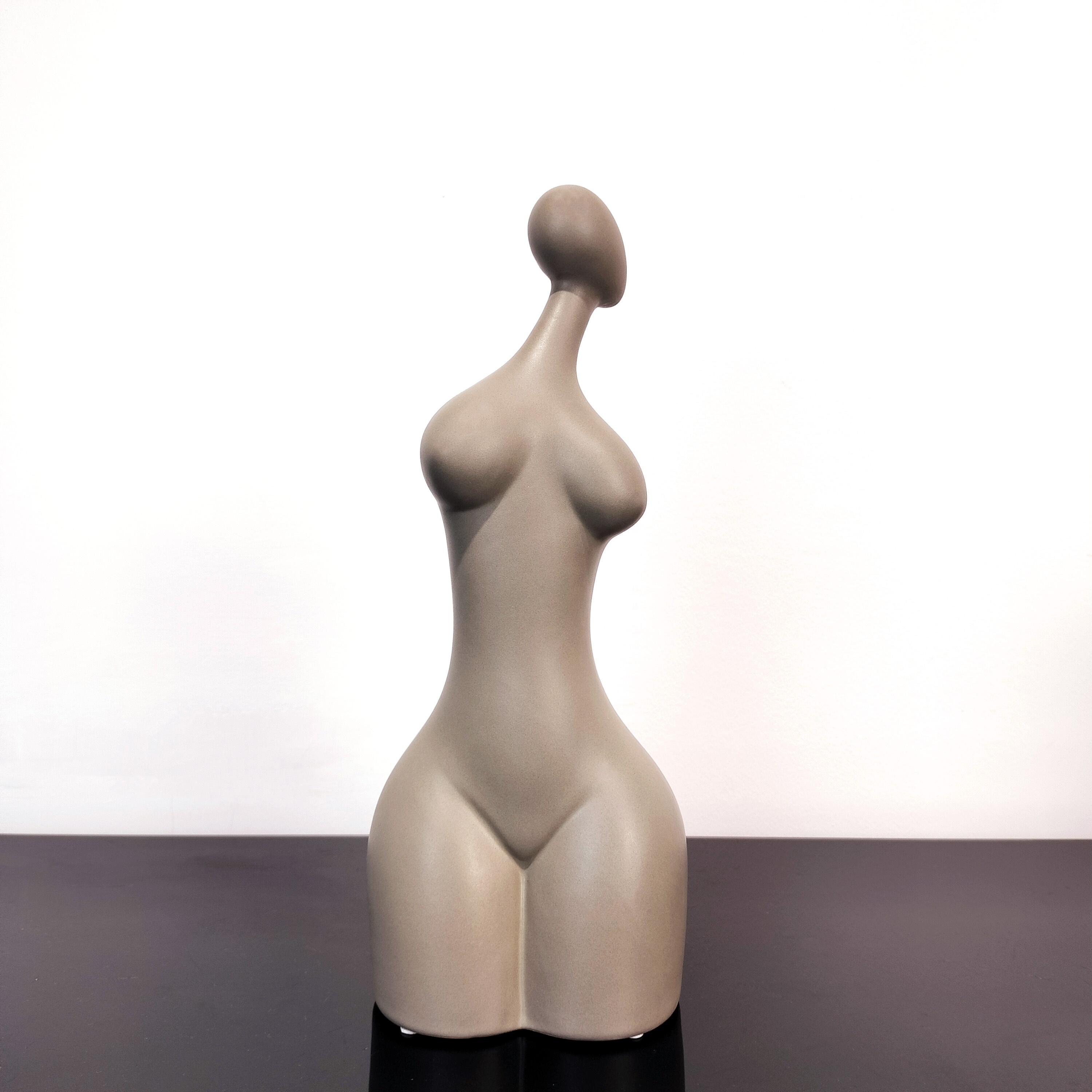 Modern Minimalist Handmade Ceramic Sculptures Luxury Home Decor Accessories Featuring Human Body Art for Living Room Use