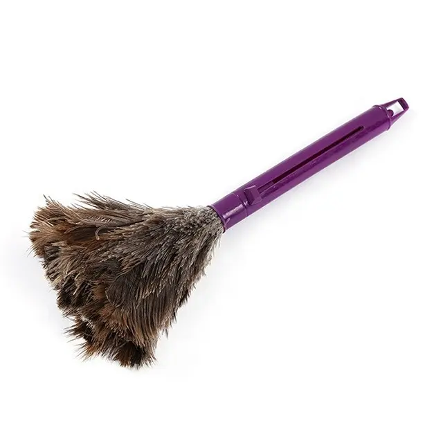 Made in China is a special ostrich feather duster for quick household cleaning