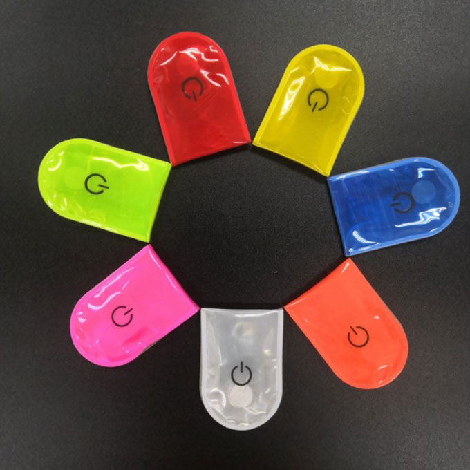 LED reflecting clip on mini light with magnet piece perfect for night riding,running,and walking