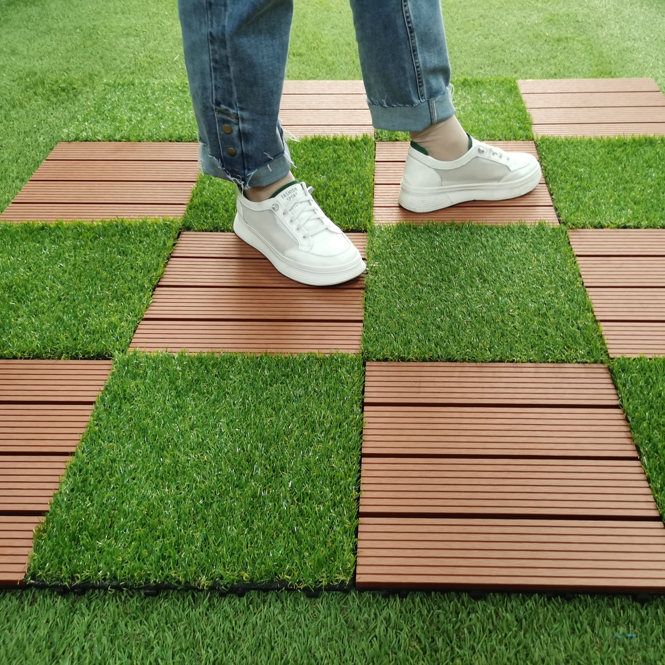 Newest Styles Removable PP Tile Artificial Carpet Grass Synthetic Grass for Garden