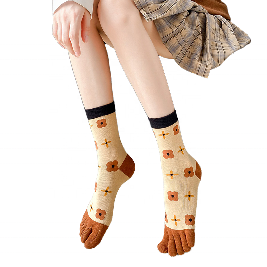 Five Finger Socks Autumn and Winter Little Bear Mid tube Socks Wholesale for Women Pure Cotton Little Flower Women's Socks