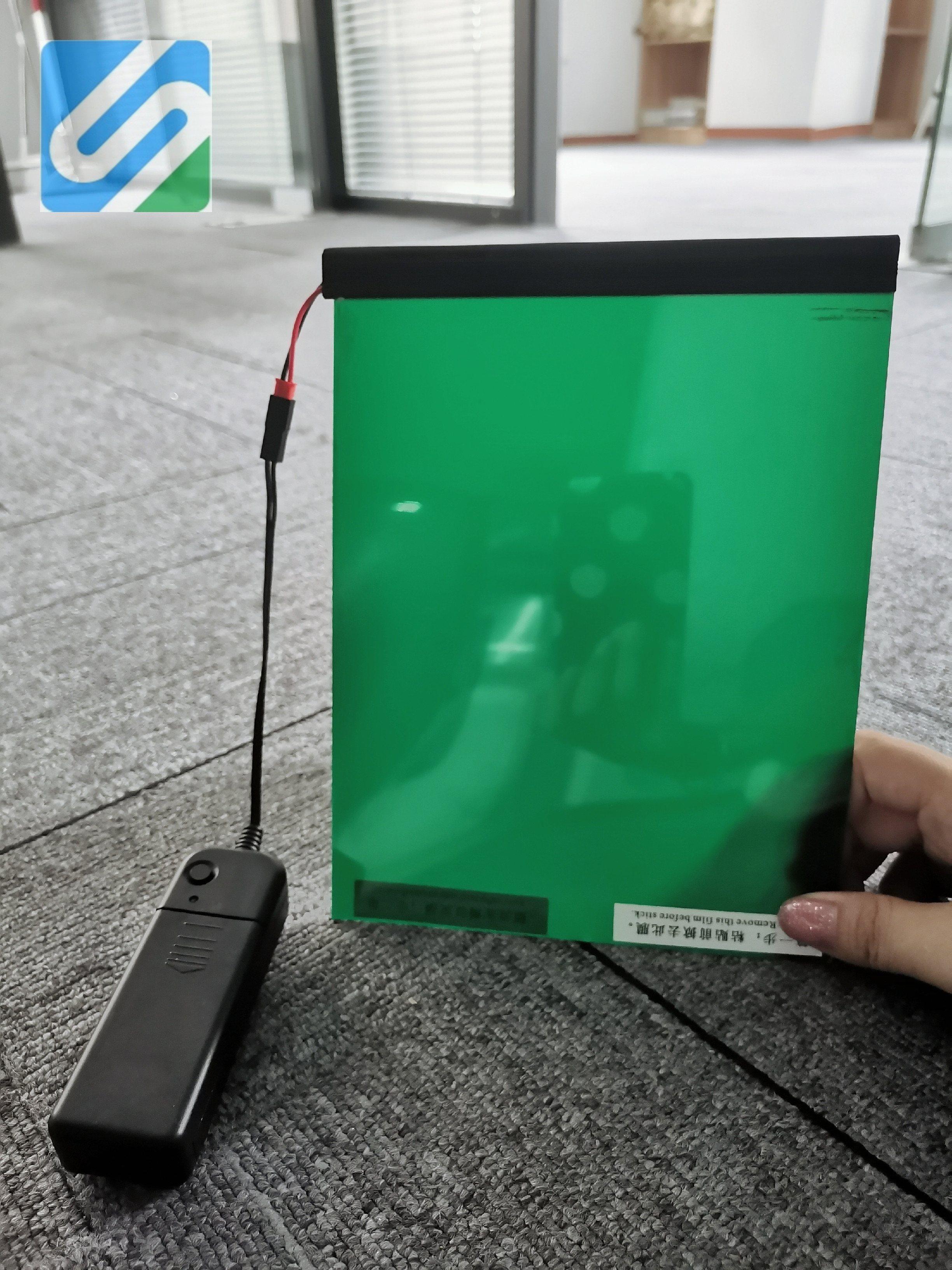 Factory customized tinted pdlc self adhesive smart film switchable glass electrochromic tint glass film