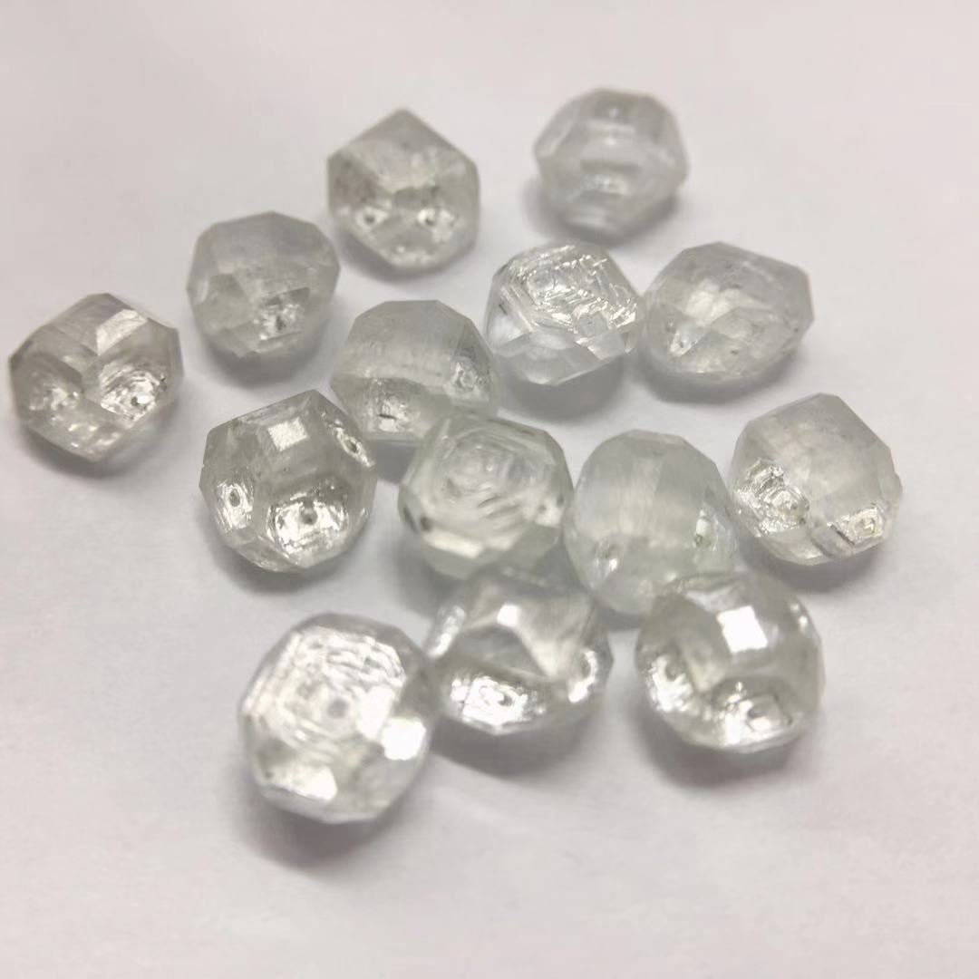Большой размер 1,5-ct HPHT/CVD, белый грубый бриллиант