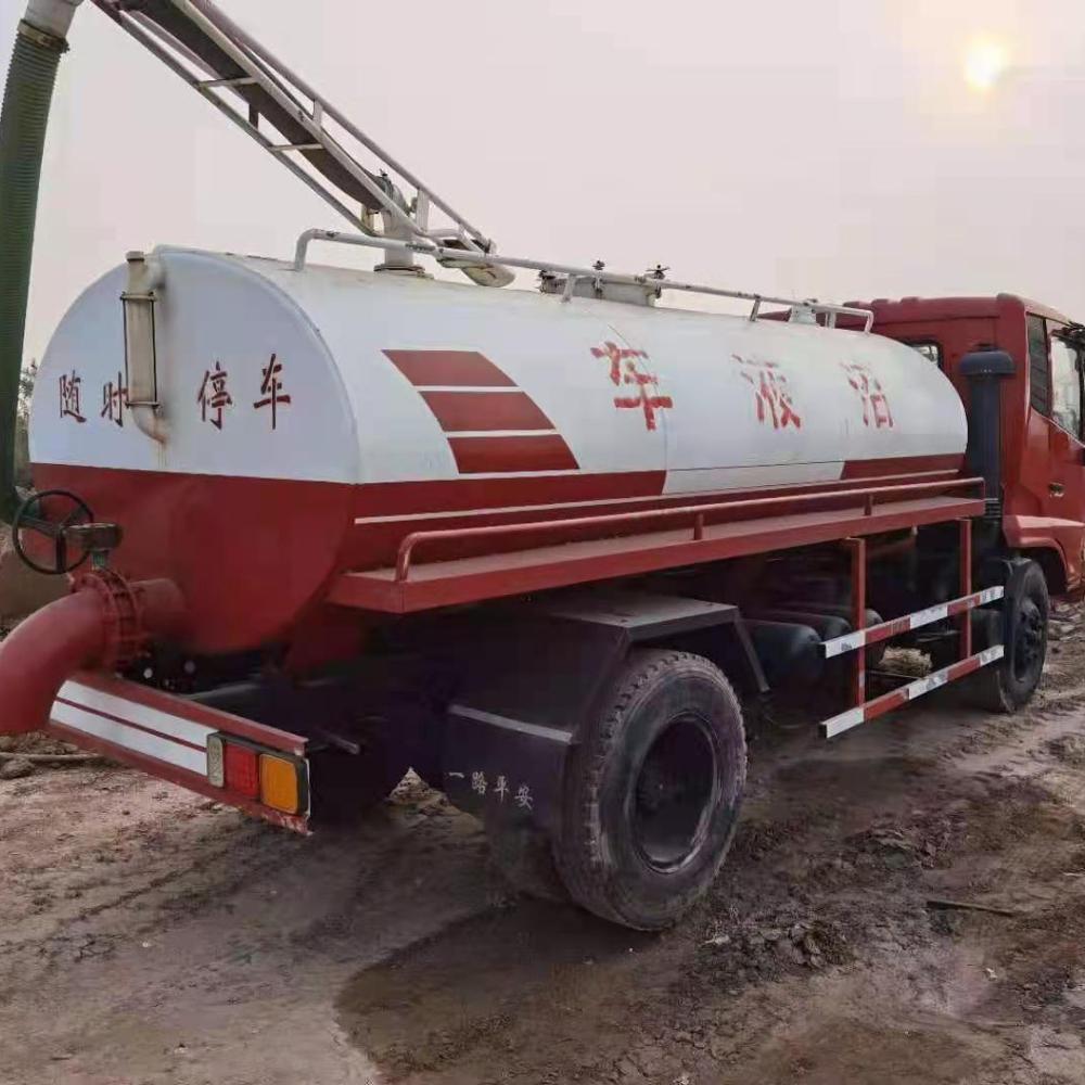 Б/у грузовик для всасывания сточных вод 4x2 Dongfeng вакуумный грузовик для всасывания сточных вод Емкость бака 10 куб. М заводская цена
